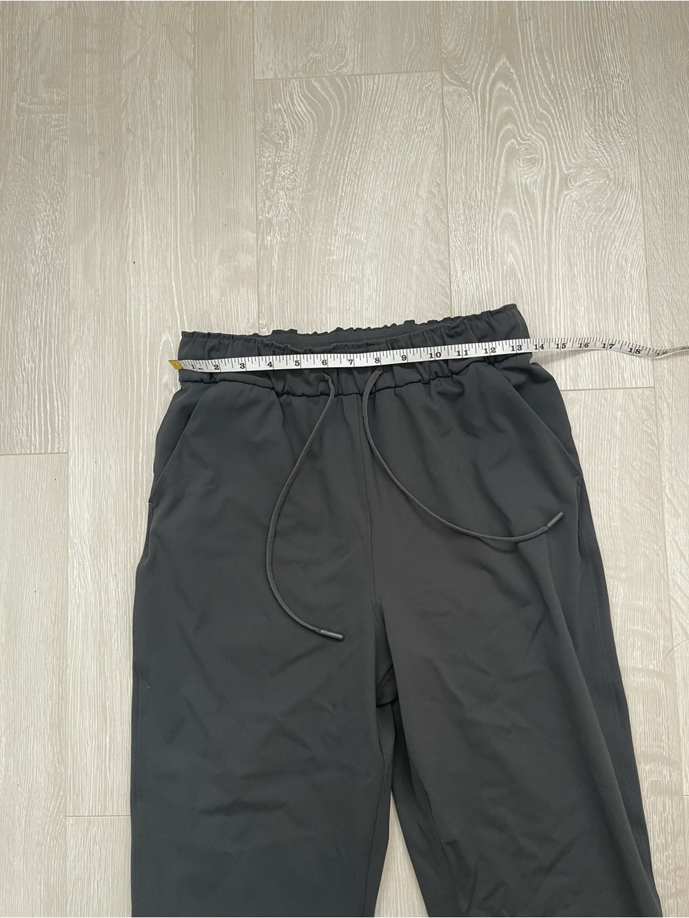 Lululemon Keep Moving Pant 7/8 High-Rise
Graphite Grey size 6 - Picture 8 of 16